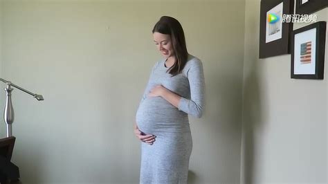 怀孕妻子用镜头记录下孕肚变大的日子，从头到尾微笑让人好暖心