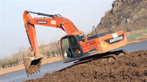 挖掘机挖土视频 玩具挖掘机挖土表演_腾讯视频