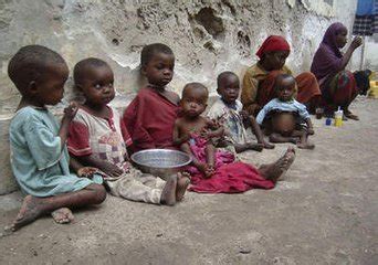 非洲的贫困，孩子没有东西吃，为了不饿只能躺在床上保留体力