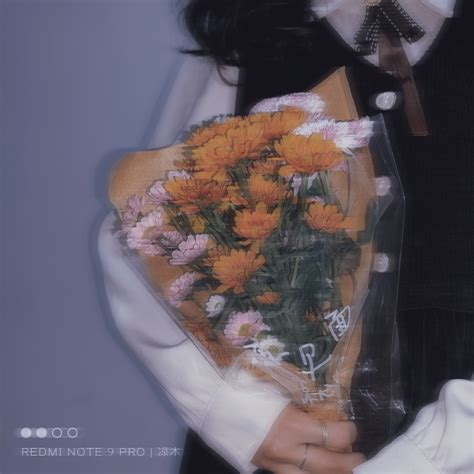 甜美女生头像捧花