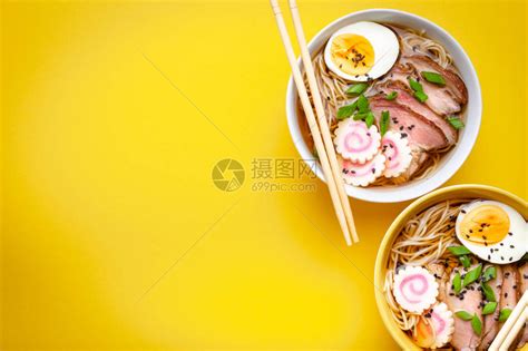 日本面条汤拉面在白碗中的顶部视图高清图片下载-正版图片503989871-摄图网