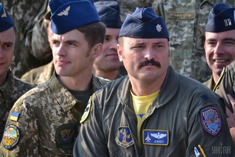 无限接近俄罗斯 美军派F15C抵达乌克兰演习