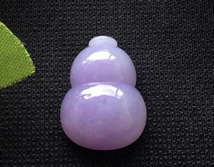 粉紫色的翡翠手串价值如何样 如何挑选到适合自己的翡翠手串 - 冰种玻璃种翡翠手镯挂件A货_翡翠原石种水等级划分鉴定价格多少钱，国翠世家珠宝