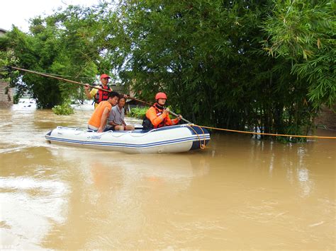 护油员被洪水围困 干群协作解救 - 焦点图 - 湖南在线 - 华声在线