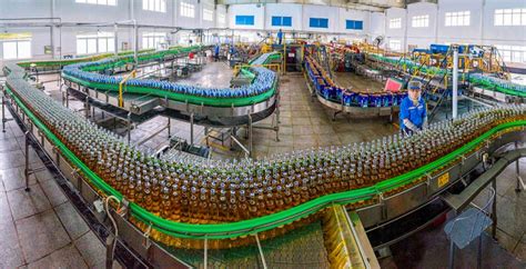 《雪花啤酒生产线》组照 作者：石云波