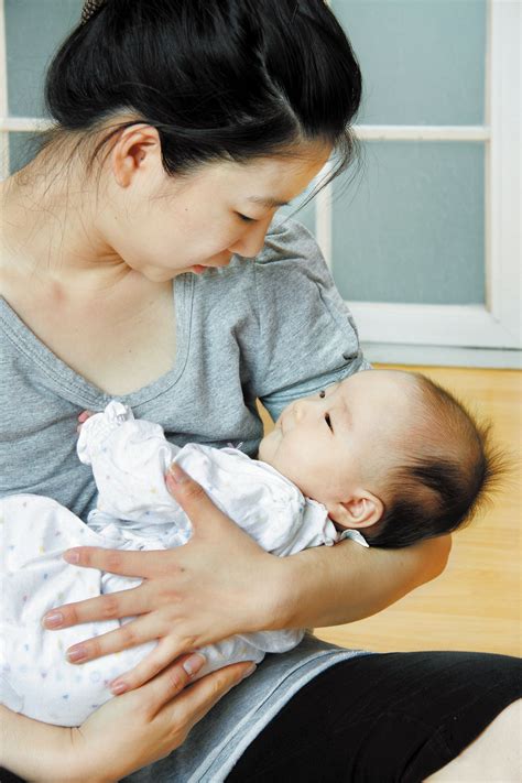 母乳：宝宝珍贵的第一份爱之告白|母乳喂养|母乳|喂哺|-健康界