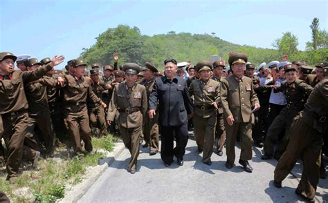 图文：阅兵仪式上的朝鲜人民军_新浪军事_新浪网