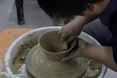 我校举行首届“陶艺拉坯体验之旅”活动-景德镇陶瓷大学官方网站