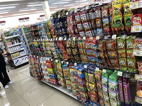 青岛超市货架安辰款式已摆上商品-青岛钧发商用设备有限公司