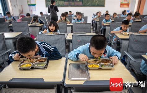 娃们在学校吃“大王餐”！郑州市内九区实现全覆盖，已有34万学生享受午餐供餐服务-大河网