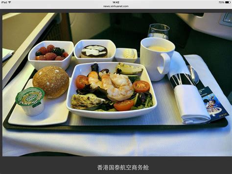 头等舱飞机餐大盘点！土豪是如何在飞机上享受美食的？|国泰航空|东方酒店|飞机餐_新浪新闻