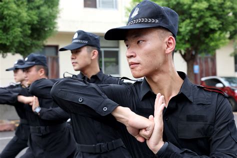 枣庄市中区法院对新招录法警进行训练