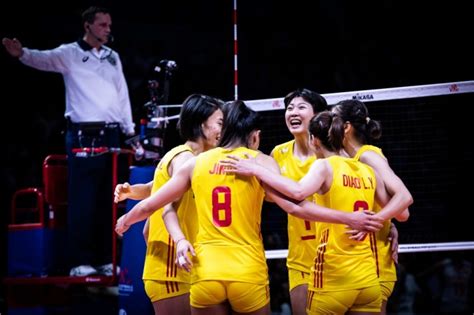 恭喜！中国女排3-2险胜巴西 夺世界杯六连胜高清比赛组图