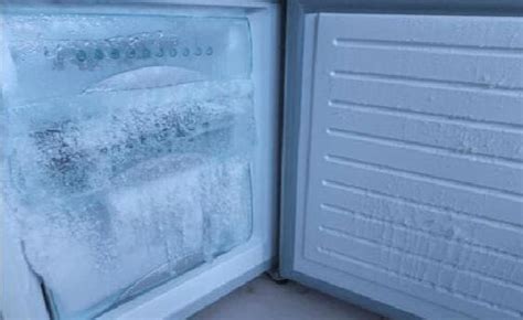 冰柜中间结霜,上下无霜是怎么回事?