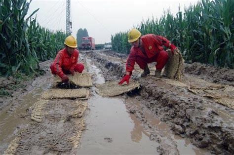 建筑工地下雨天文案