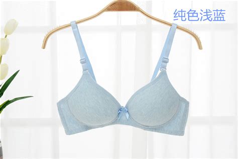 发育期的女生应选用什么样的乳罩？