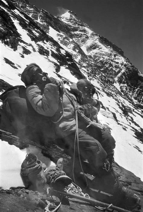 《攀登者》背后的珠穆朗玛峰攀登历史