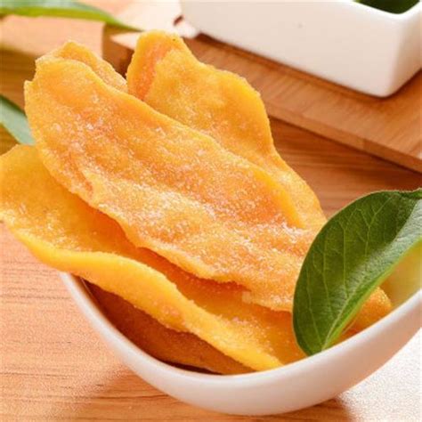 孩子积食了，晚上烧的比白天体温高还睡不着，是不是排便就能退烧？应该怎么办？