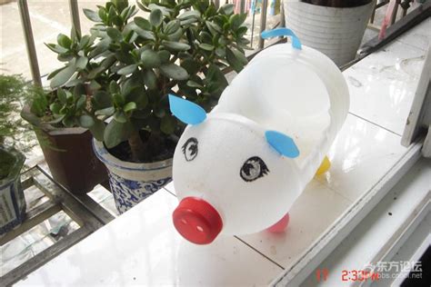 如何用家里的廢舊朔料瓶制作花盆