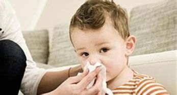 2岁宝宝打喷嚏流鼻涕是什么原因