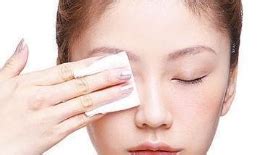 怎樣才能正確的使用卸妝水?