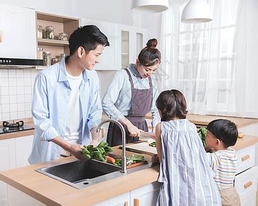 女孩亲自下厨的句子