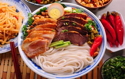 桂林米粉怎么做的？？要有做法和配料的，！
