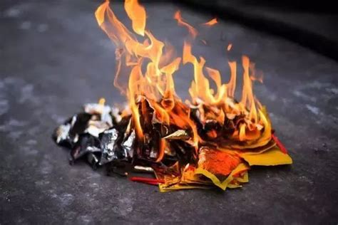 十月初一晚上烧纸行吗