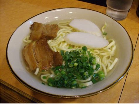 风味人间︱“冲绳料理”为何满是“中国味道”