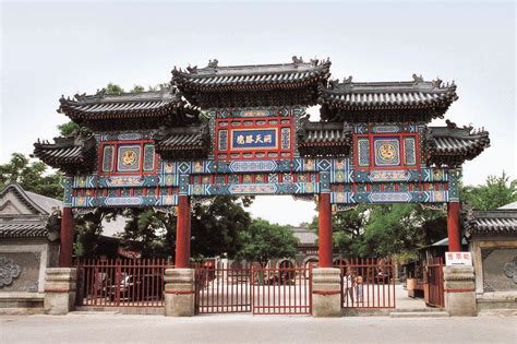 北京求姻缘哪里最灵验? 雍和宫 ,白云观还是....有许过愿的同学给推荐一下!多谢了 在线等
