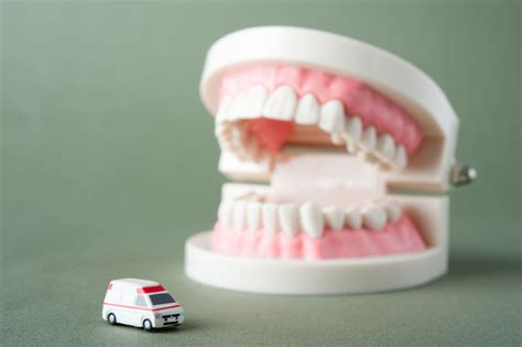 关于假牙的广告