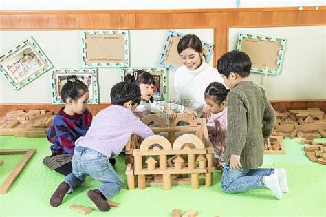 小班教案社會《我和積木做朋友》
