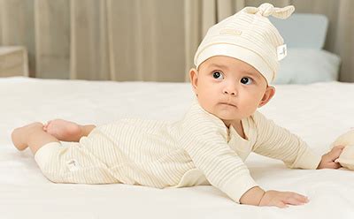 刚出生的婴儿怕不怕光