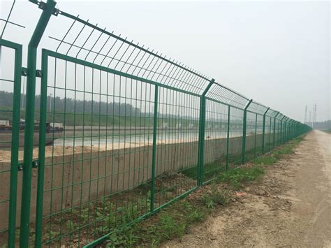 衡陽護欄網、鐵路護欄網、衡陽篩網、衡陽浸塑篩網、衡陽大棚遮陽網、蔬菜遮陽網、衡陽養殖用篩網、圍欄網哪里有賣?