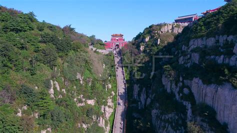 泰山十八盘景图》