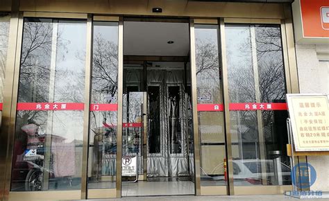 誰知道哪可以修玻璃門啊??
