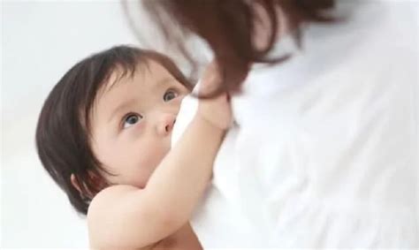 婴儿吃奶抽搐抖动