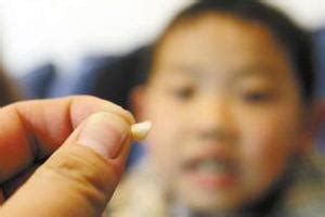 门牙齿摔断一半怎么办