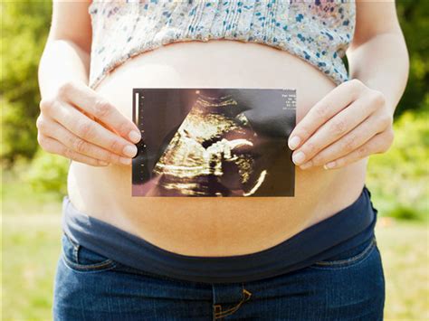 怎么区分宝宝在肚子里是打嗝还是胎动