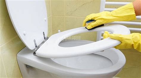 如何清除衛生間中馬桶里的污垢？