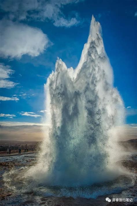 在冰岛的温泉里，看世界的尽头