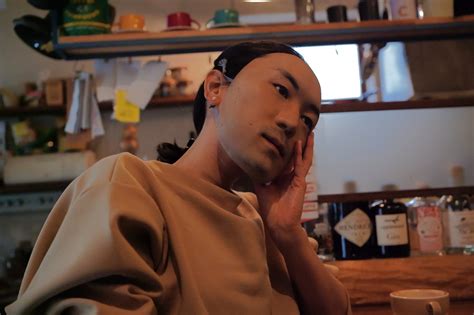 人为什么会摸脸