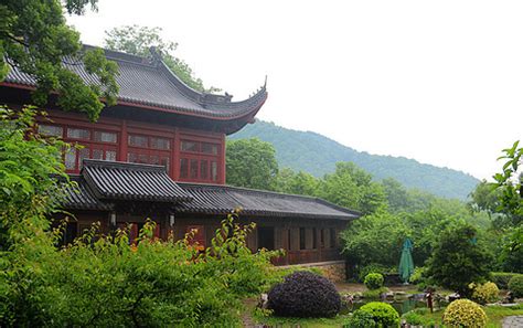 十一想去杭州灵隐寺玩,想去灵隐寺,北高峰,永福禅寺,韬光寺,怎么走比较顺?半天时间够吗?谢谢.