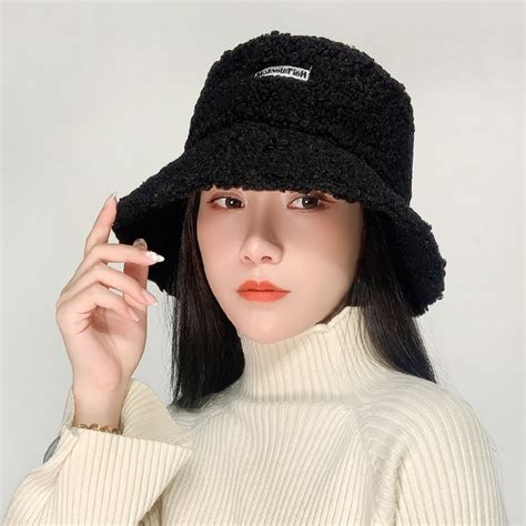 大家给我推荐几款漂亮的女士帽子呢，冬天的，最好能买到的