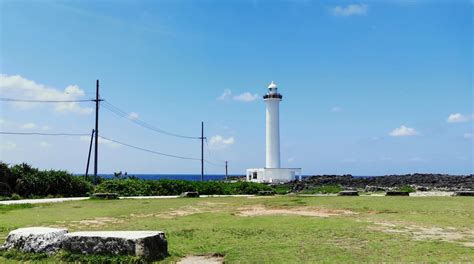 冲绳残波岬灯塔与断崖绝壁