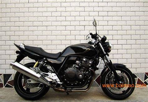 請問400CC中那些車型比較好看!! 街車跑車都舉些例子把.