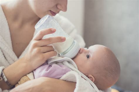 婴儿喝什么奶粉比较好
