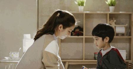 孩子觉得待遇不公老师偏心怎么跟他解释