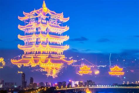 东方明珠灯光几点关掉