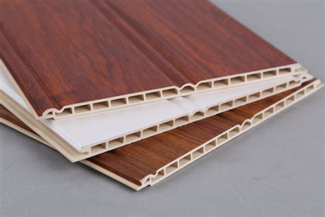 护墙板用什么材质好 白色实木护墙板高度装修效果图